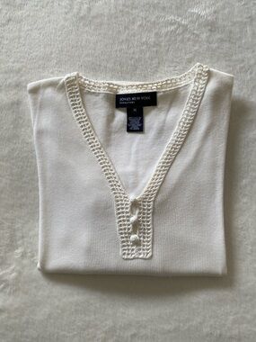 Jones New York Cream Crochet-Trim V-Neck Top